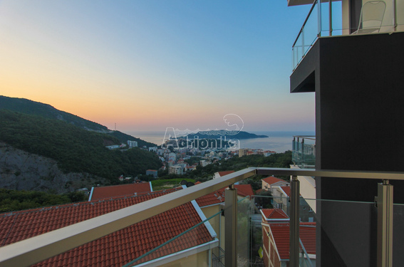 На продажу квартира в Бечичи с видом на море - фото