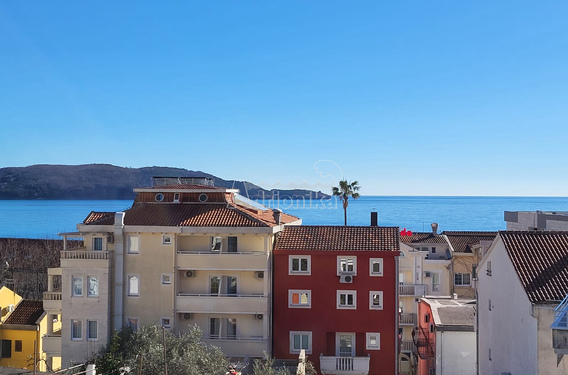 Квартира с двумя спальными комнатами в Рафаиловичи близко к морю - фото