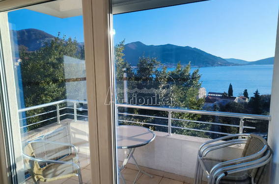 Продается квартира в Тивате с видом на море - фото