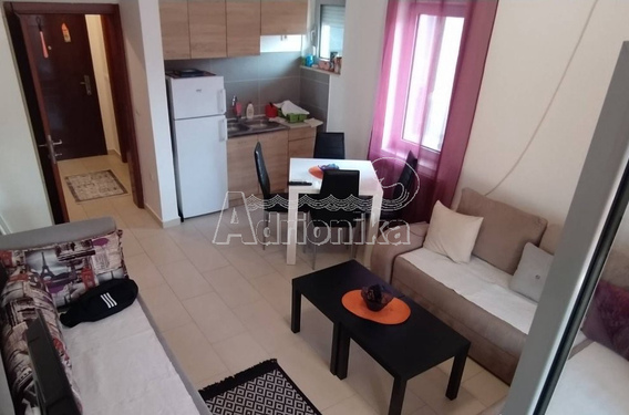 Студия 34м2 в Херцег Нови в тихом месте - фото