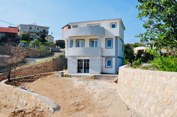 Уютный трёхэтажный дом площадью 194м2 в Добре Воде - фото