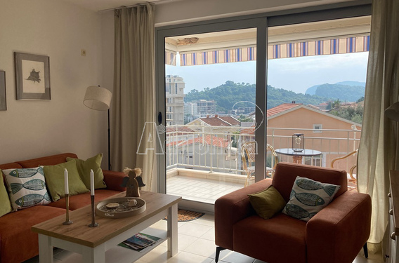 Квартира 50м2 с одной спальной комнатой и видом на море в Петроваце - фото