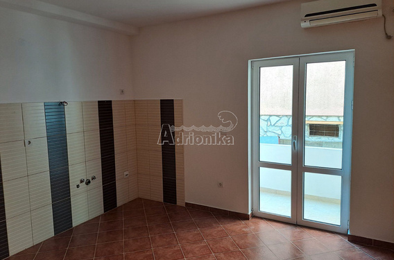 Квартира с одной спальней в Биела всего в 200 метрах от моря - фото