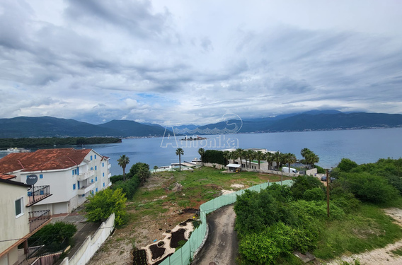 Продается квартира 24м2 с видом на море на берегу Которского залива - фото