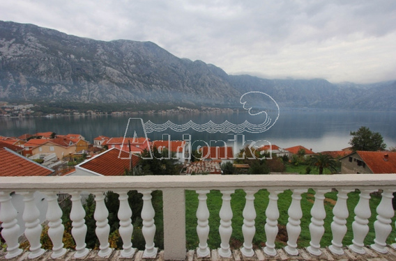 Дом c видом на море в Которе - фото