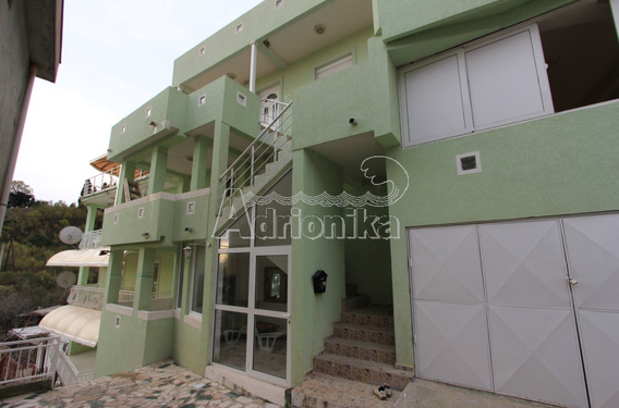 Отель в Сутоморе - фото