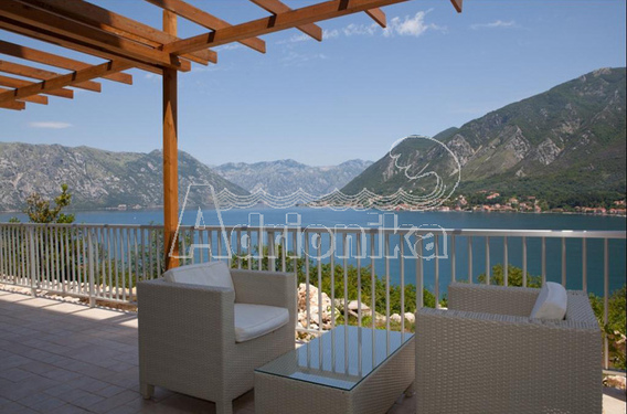 Малоквартирный дом в Которе - фото