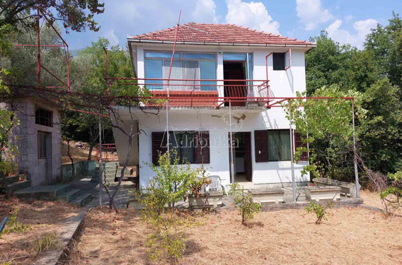 Дом для отдыха с просторным участком, Суторина - Херцег Нови - фото