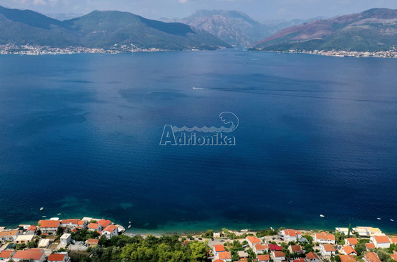 Большой, урбанизированный участок на берегу моря, Крашичи - фото