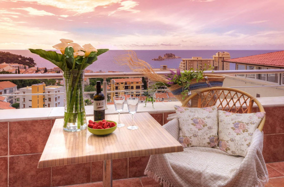 Квартира в Петровац с большой террасой и видом на море - фото