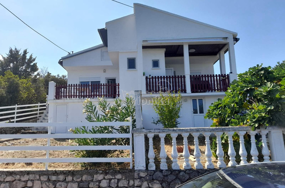 Дом с красивым видом и двором, Утеха - фото