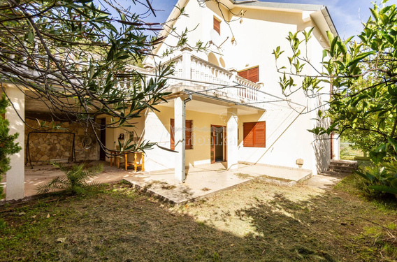 Дом в Дженовичи - фото