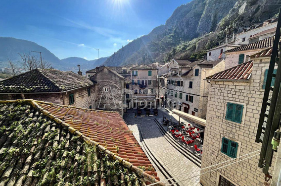 Просторная квартира в Старом городе Котор в отличном месте между двумя площадями - фото