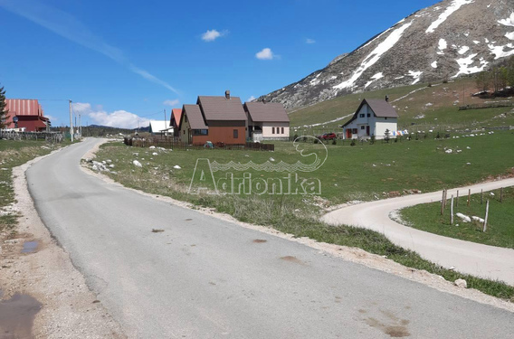 Участок в Жабляке, Савин Кук, привлекательное место рядом с подъемником - фото