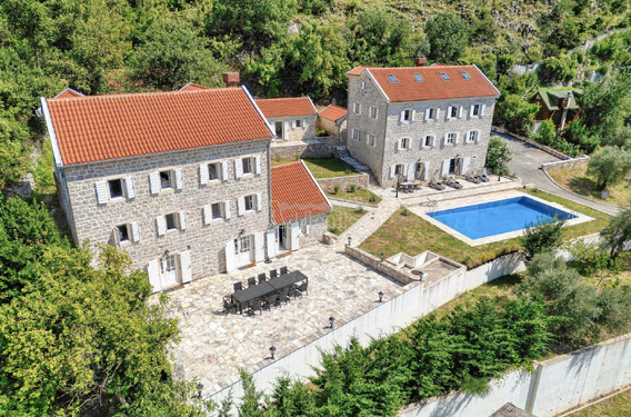 ВЕЛИКОЛЕПНОЕ ПОМЕСТЬЕ В ПРЧАНЬ, КОТОРСКИЙ ЗАЛИВ - фото