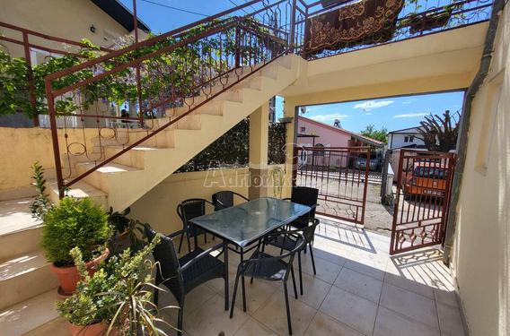 Дом под стенами старого города, Бар - фото