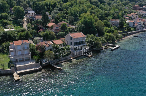 Дом под ремонт на воде, Столив, Котор - фото