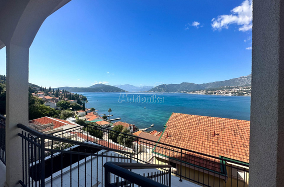 Новостройка с несколькими квартирами на третьей линии моря, Нивице, Херцег Нови - фото