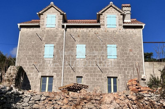 Красивый каменный дом под ремонт в Загоре - фото