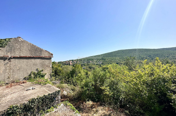 Урбанизированный участок с каменными руинами в Главатичи, Котор - фото