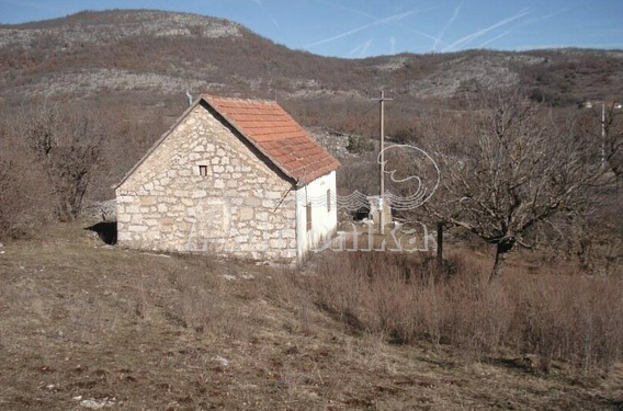 Большой сельский земельный комплекс с каменным домом, Вилуши, Никшич - фото