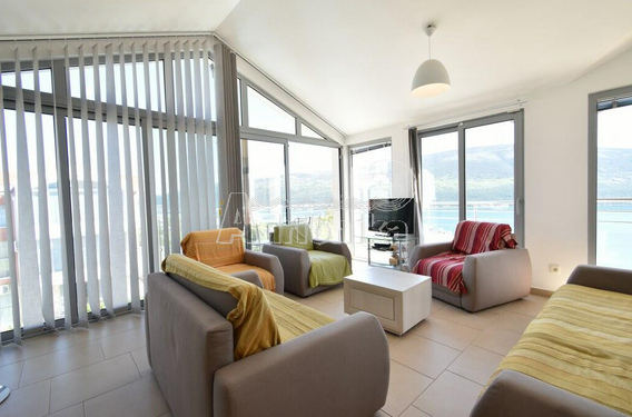 Квартира в современном комплексе с бассейном, Дженовичи - фото