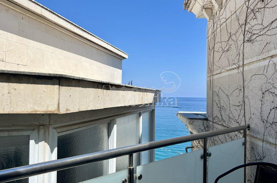 Квартира на первой линии моря, Свети - Стефан - фото