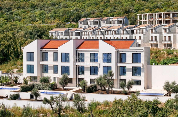 Комплекс таунхаусов с бассейнами и парковкой Будва, Режевичи - фото