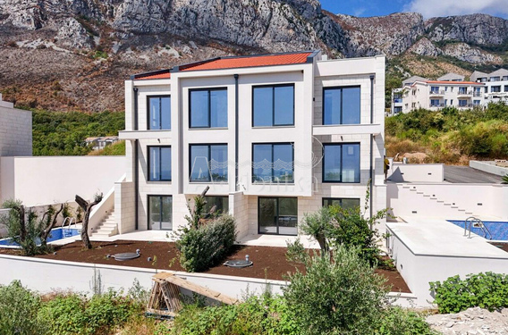 Таунхаус с бассейном на Будванской ривьере, Режевичи - фото