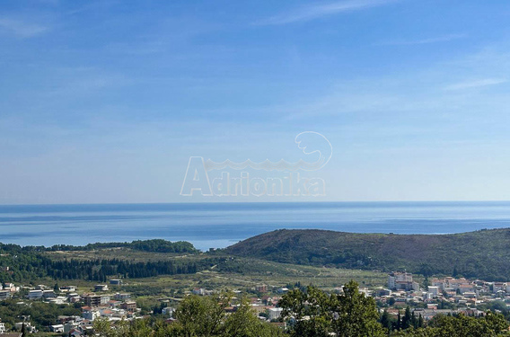 Просторный участок в Сутоморе с видом на море и колодцем - фото