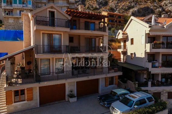 Комфортная квартира с видом на море и гаражом, Добрата, Котор - фото