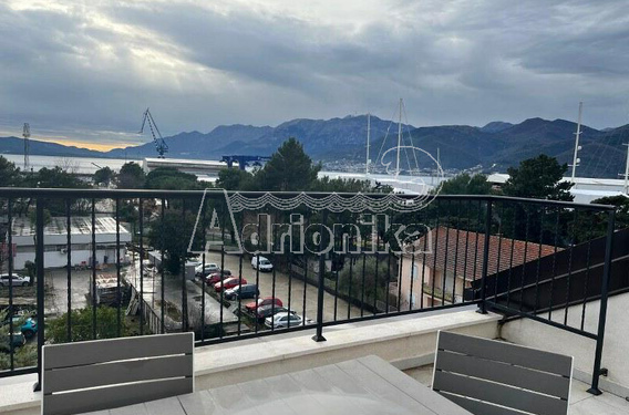 Просторная квартира дуплекс в Биелой, Херцег Нови, всего в минуте ходьбы от моря - фото