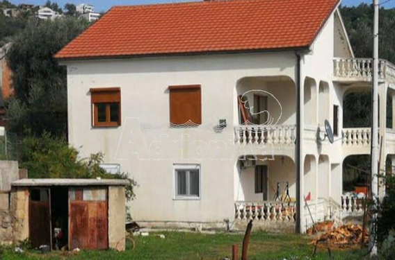 Продается семейный дом с большим участком в пригороде Бара - фото