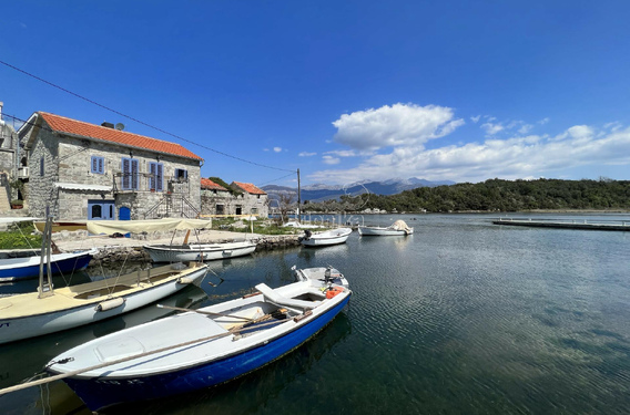 Продаётся очень красивый и тщательно отреставрированный каменный дом, Белила, Луштица - фото