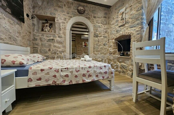 Отреставрированная студия в сердце Старого города Котор - фото