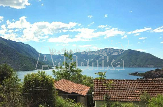 Урбанизированный участок с видом на море, Рисан - фото