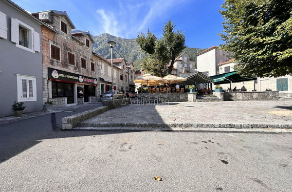Ресторан в Рисне на исключительно привлекательной локации - главной городской площади - фото