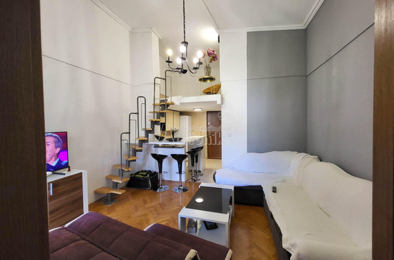 Небольшая однокомнатная квартира с галереей в центре города, Бар - фото