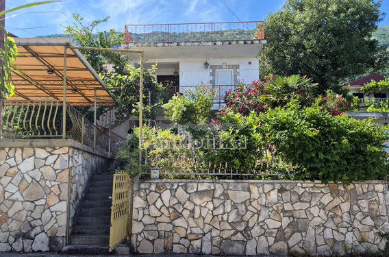 Продаётся дом с гаражом и видом на море в Сутоморе - фото