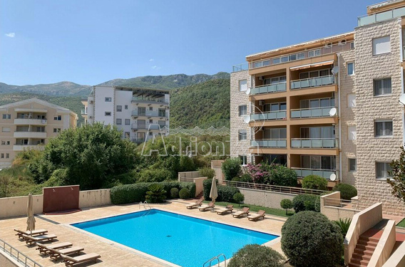 Квартира с тремя спальнями в Бечичи с видом на море - фото