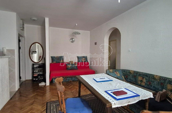 Продается двухкомнатная квартира в Будве – центр - фото