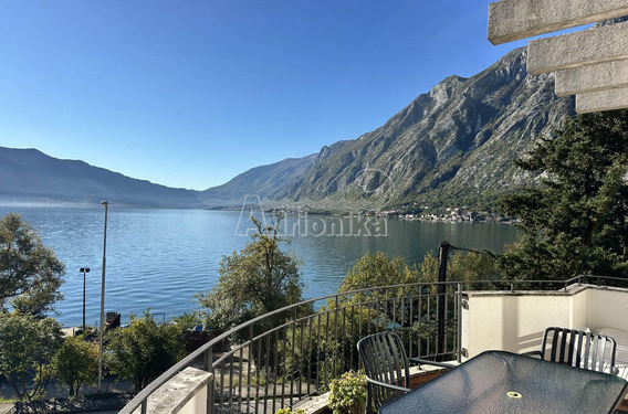 Уникальное предложение! Трёхкомнатная квартира во второй линии от моря, Ораховац, Котор - фото