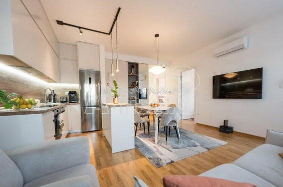 Трехкомнатная квартира в отличной городской локации, Тиват - фото