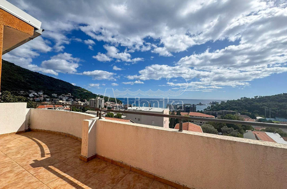 Дуплекс-квартира с панорамным видом на море &mdash; Петровац - фото