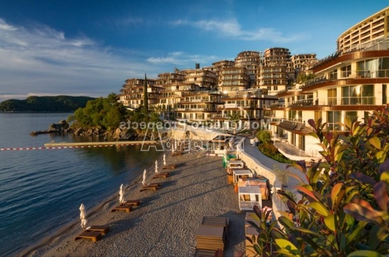 Квартира с тремя спальнями в элитном комплексе Dukley Gardens - фото