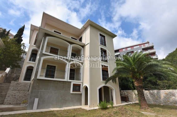 Вилла в Бечичи в 900 м от моря - фото