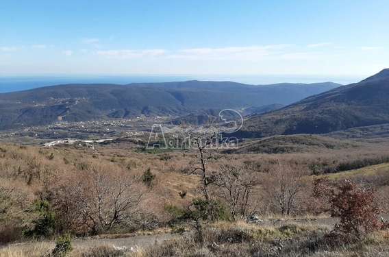 Земельный участок в тихой деревне Мирац - фото