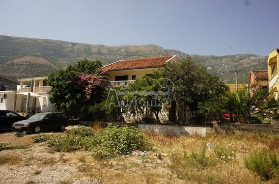 Просторный дом в Сутоморе, ниже дороги, 800м от пляжа - фото