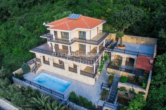 Вилла в Будве, район Подкошлюн - фото