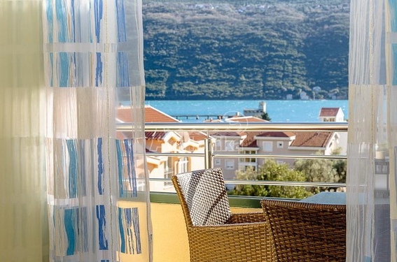 Квартиры в жилом комплексе в поселке, Дженовичи - фото